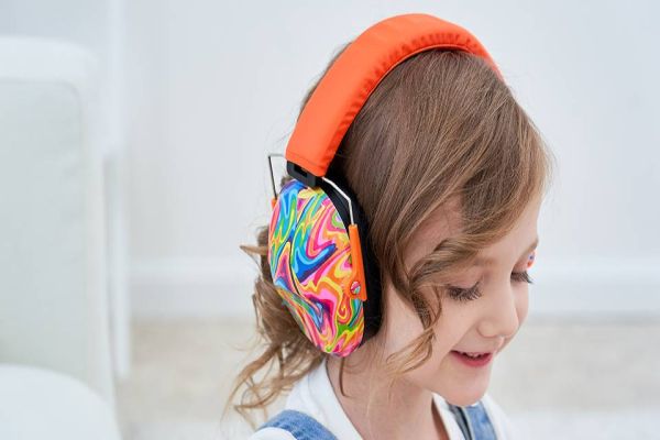 Policial Madril pede que Saúde forneça protetor auditivo para crianças autistas