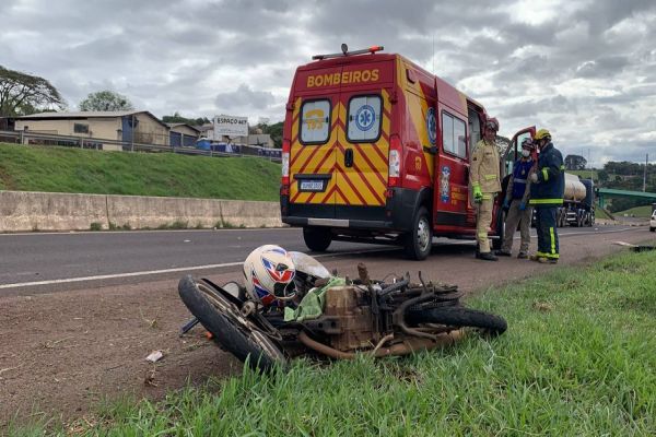 Imagem referente a notícia: Motociclista de 44 anos fica ferido após colisão traseira na PRc-467 em Cascavel