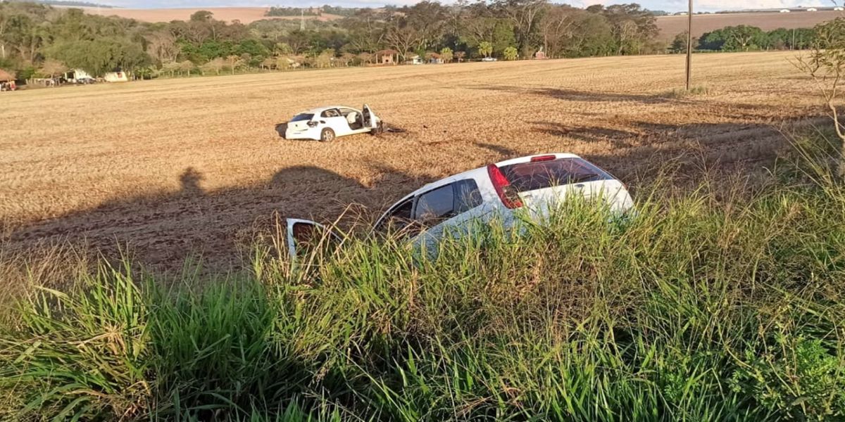 Casal fica ferido após capotamento na BR-467 nas proximidades da ponte do Rio Lopei em Cascavel