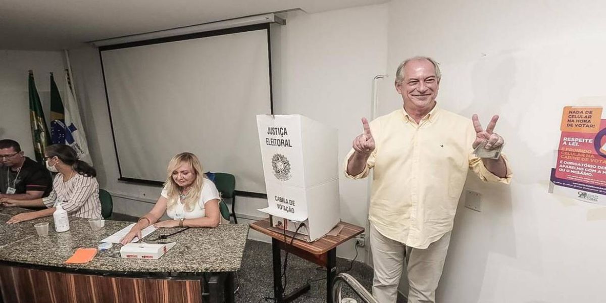 Eleições 2022: Ciro Gomes vota em Fortaleza