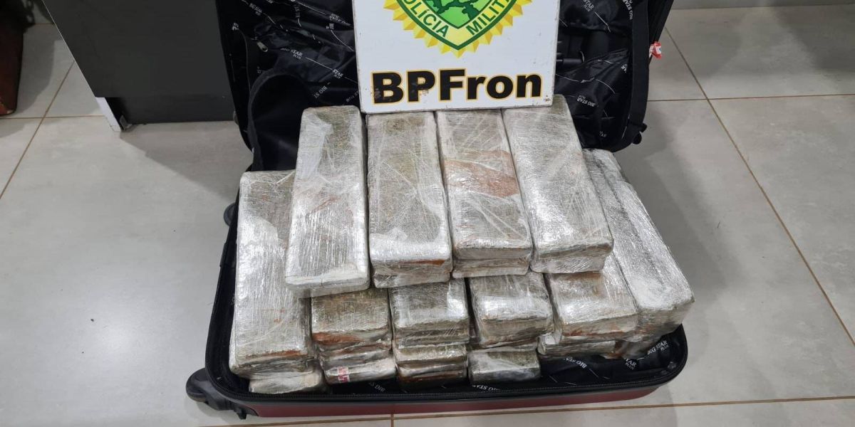 BPFRON apreende 24 kg de maconha em ônibus na cidade de Corbélia