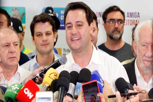 Ratinho Junior é reeleito com a maior votação da história do Paraná