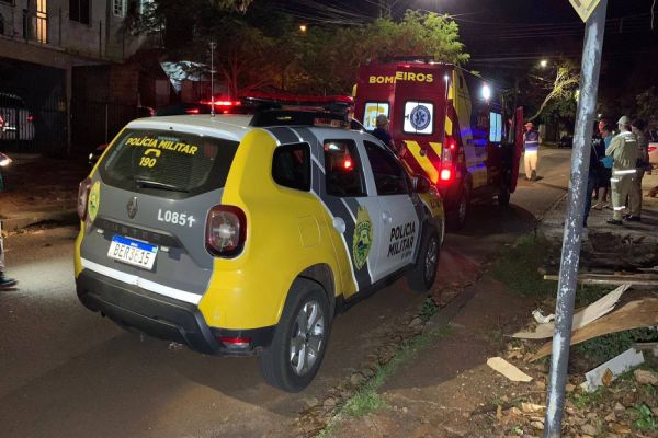 Imagem referente a notícia: Homem de 39 anos é baleado na coxa e na panturrilha no Bairro Santa Felicidade