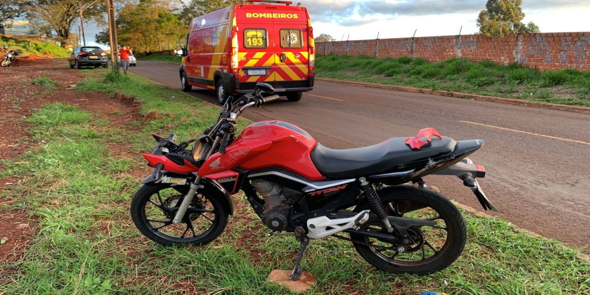 Motociclista atinge cavalo na Rua Veneza no Bairro Cascavel Velho