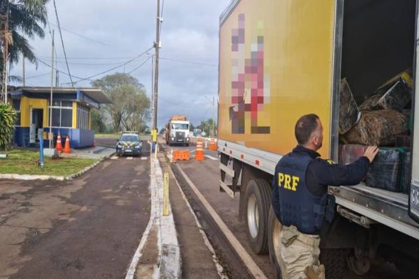 PRF apreende três toneladas de maconha em caminhão na BR-277 no oeste do Paraná