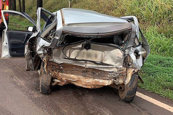 Cinco pessoas ficam feridas após forte colisão na PR-180 em Cascavel