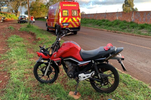 Imagem referente a notícia: Motociclista atinge cavalo na Rua Veneza no Bairro Cascavel Velho