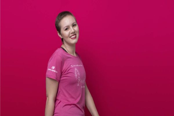 Imagem referente a notícia: Outubro Rosa: Paciente de 26 anos compartilha história de luta contra o câncer de mama