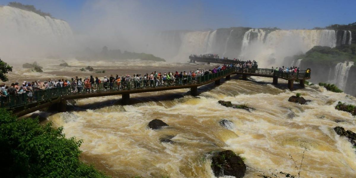 Turismo paranaense comemora “boom” de visitantes nos feriados de 2025