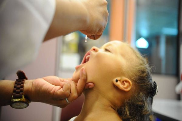 Especialistas destacam segurança da vacinação completa contra pólio