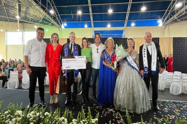 Casal de Guaíra vence 2º Miss e Mister Terceira Idade da AMOP