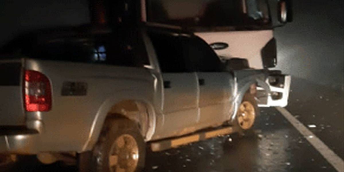 Homem morre em batida frontal entre caminhonete e caminhão na BR 277, próximo a Guaraniaçu