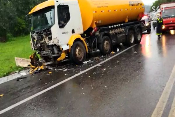 Imagem referente a notícia: Homem morre após colisão frontal contra caminhão na BR-277 em Nova Laranjeiras