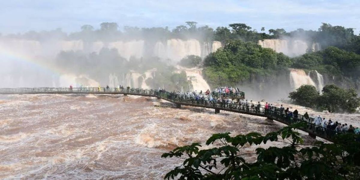 Passarela das Cataratas é interditada por causa da cheia nesta quarta-feira