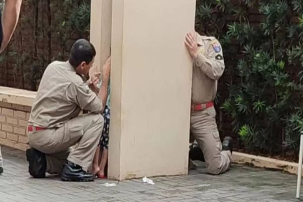 Criança fica presa entre colunas durante brincadeira no noroeste do Paraná