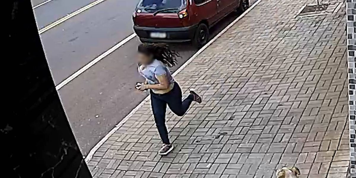 Entregador tem celular furtado de dentro de caminhão no Bairro Brasmadeira
