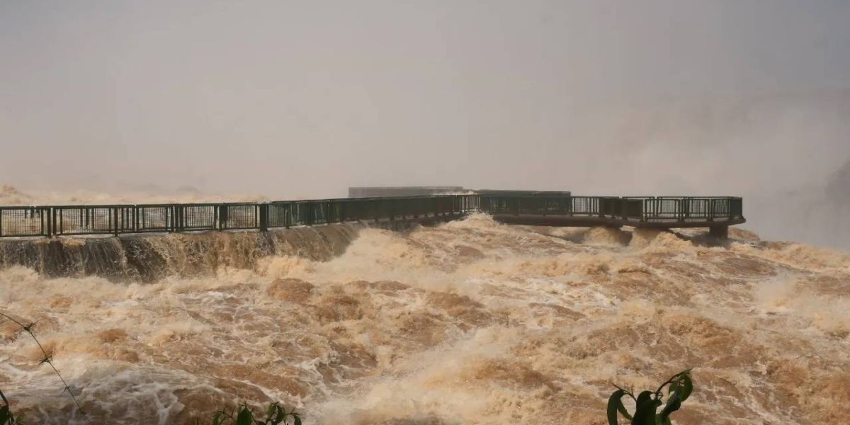 Cataratas do Iguaçu atinge vazão de 16 milhões de litros por segundo