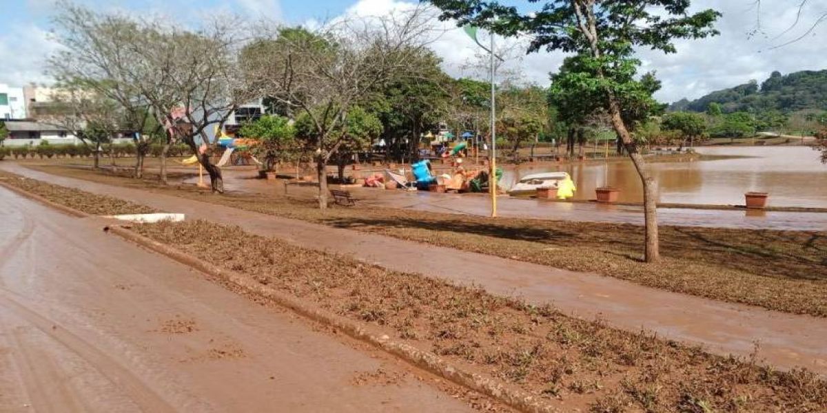 Alagamentos deixaram cenário de destruição em Francisco Beltrão