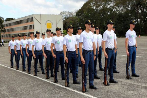 Formação de 2,6 mil PMs e bombeiros tem aulas humanitárias e 1.600 horas de estudos