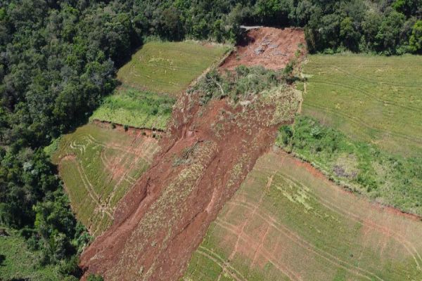 Governador em exercício decreta situação de emergência em quatro regiões por conta das chuvas