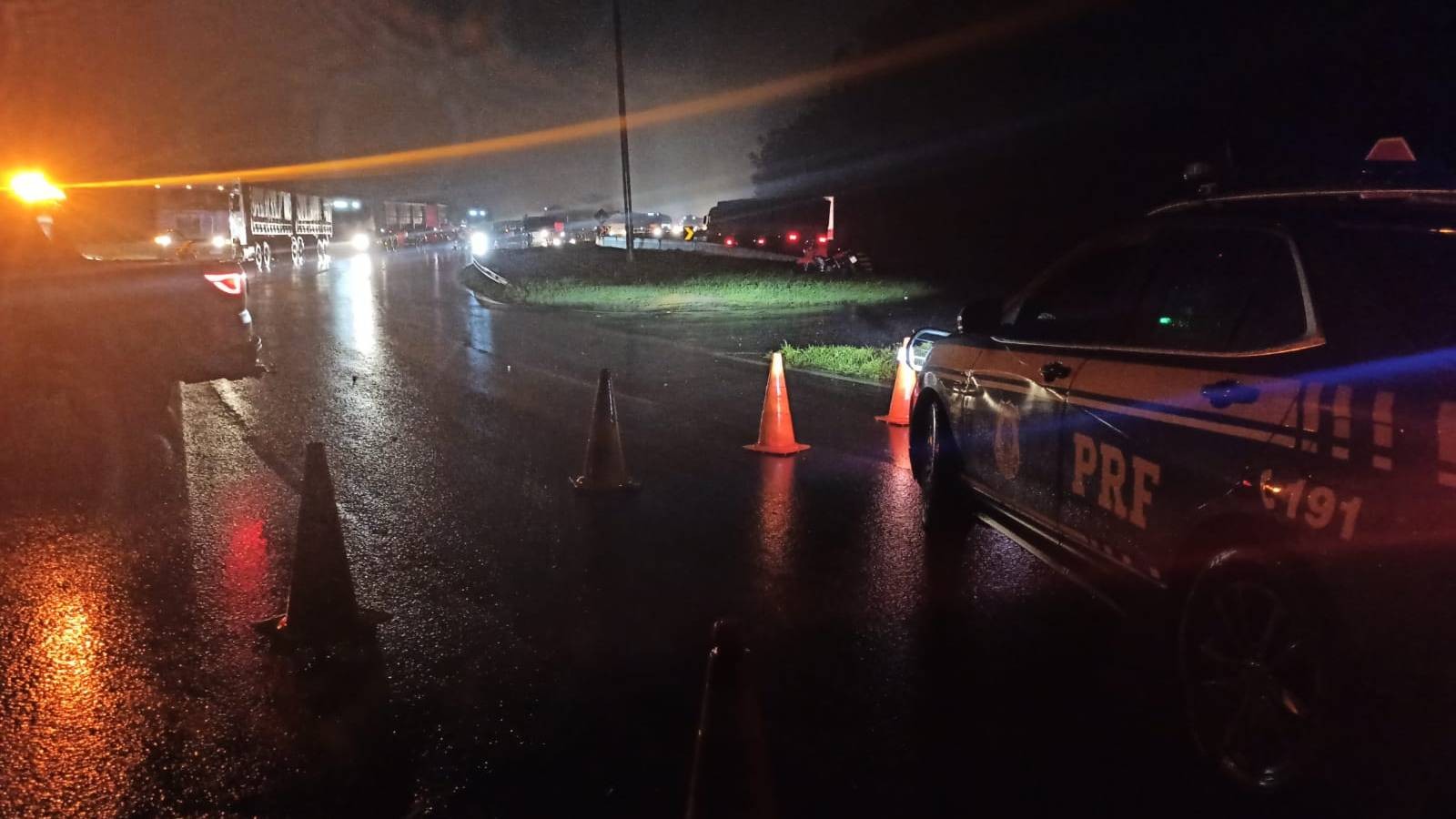 BR-277 é totalmente fechada após constantes deslizamentos de terra sobre a rodovia em Morretes