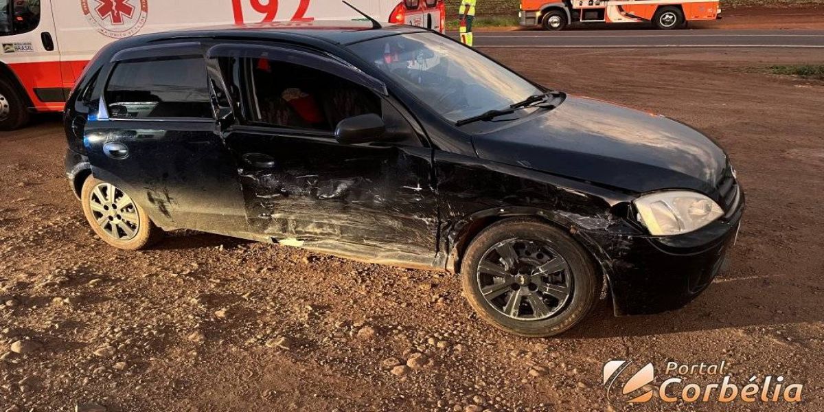 Corsa atravessa a rodovia e acaba atingido por outro veículo na BR-369 na Penha em Corbélia