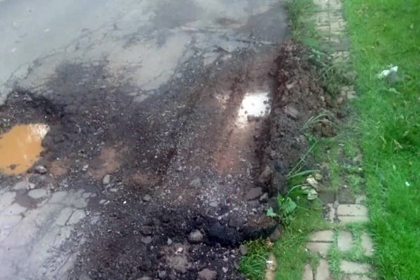 Imagem referente a notícia: Internauta reclama de recape defeituoso na Rua Pedro Baú no Bairro Universitário