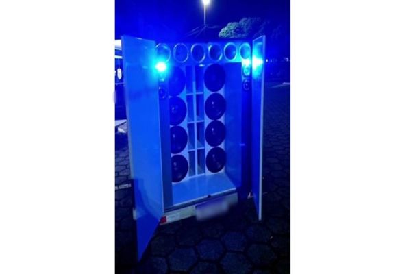 Imagem referente a notícia: Carro com som alto e jovem são apreendidos no Bairro Cataratas