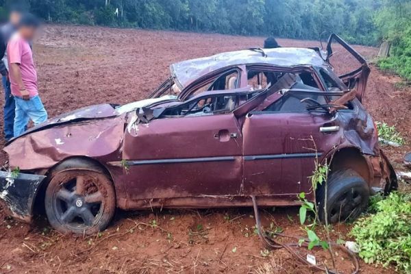 Imagem referente a notícia: Jovem de 17 anos morre e outras quatro pessoas ficam feridas após forte colisão na PR-491