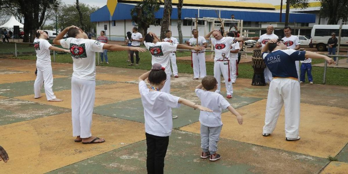 Projeto de capoeira inclusiva pretende envolver alunos com deficiência