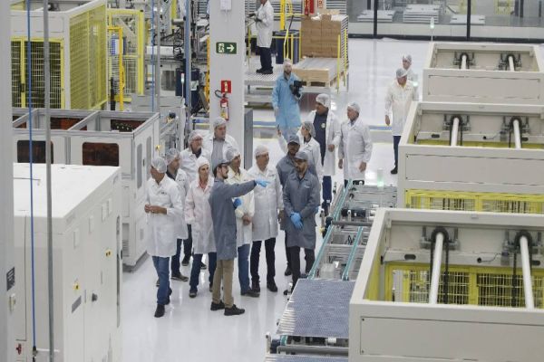 Prefeito Paranhos destaca a importância do investimento em energias renováveis