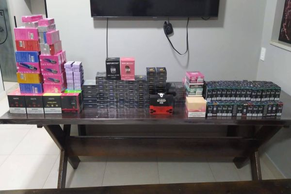 Polícia Militar apreende mais de 300 volumes de vaper, essências e produtos para cigarros eletrônico