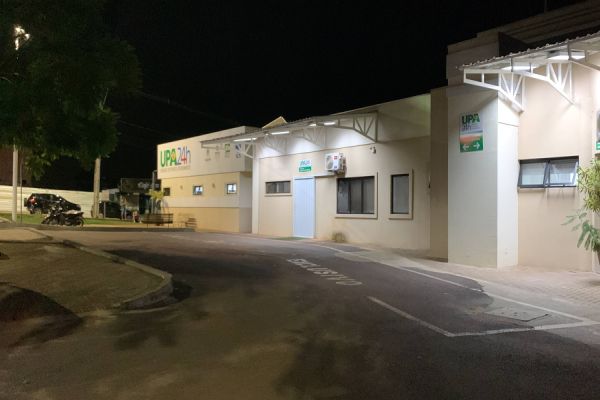 Jovem de 20 anos é baleado no joelho e pede ajuda na UPA Brasília em Cascavel