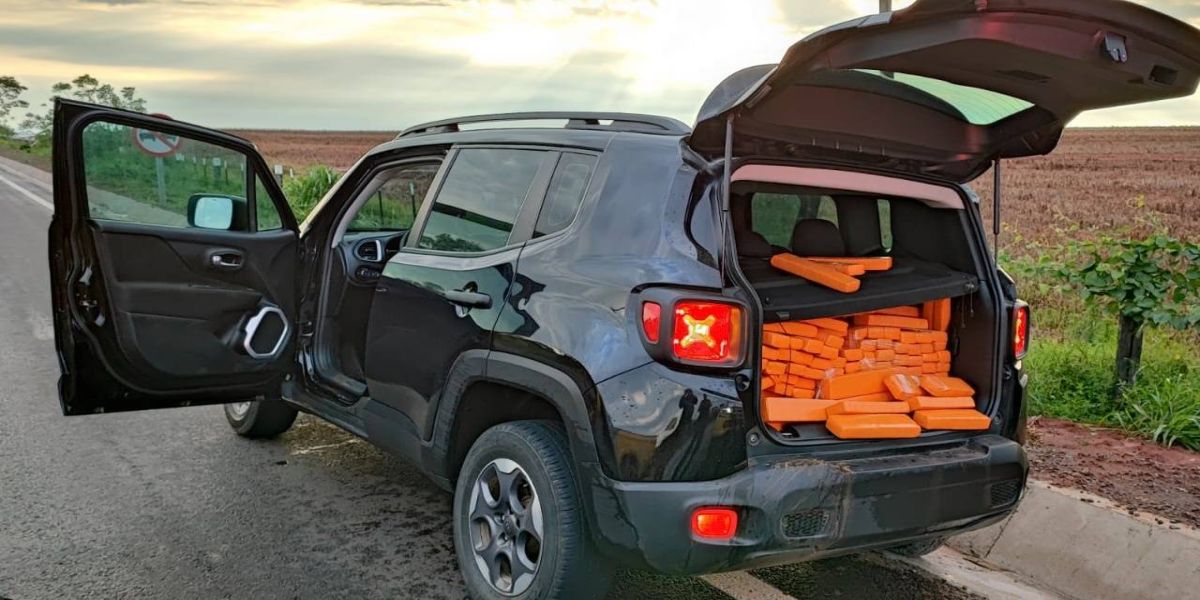 Jeep Renegade carregado com 399 Kg maconha é apreendido pela PRE na PRc-272