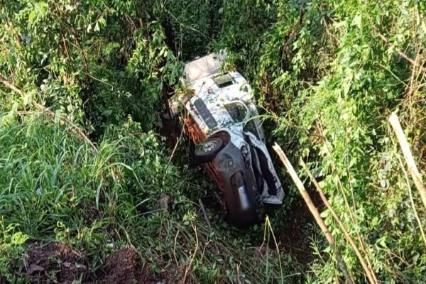 Imagem referente a notícia: Ambulância que seguia para Cascavel, capota na BR-163 e deixa vários feridos entre Mercedes e Guaíra