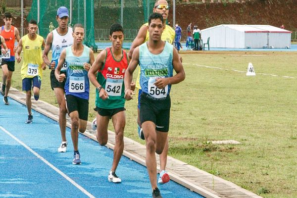 Mais de 250 atletas disputam etapa estadual de atletismo dos Jogos Abertos do Paraná