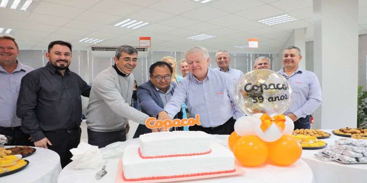 Copacol comemora 59 anos com missa e tradicional corte de bolo