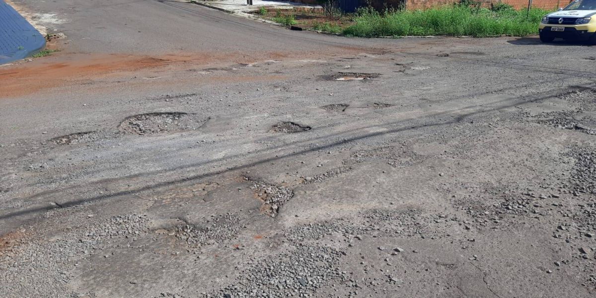 Moradores do Bairro Pacaembu pedem melhorias na Rua Medianeira