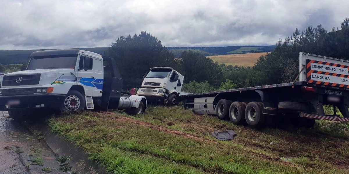 Condutor de Guincho morre atropelado por caminhão que era socorrido na BR-277