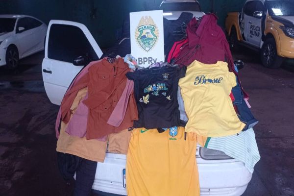 Imagem referente a notícia: Dupla é detida pela PRE na PR-486 em Cascavel com carro carregado de roubas furtadas em Tupãssi