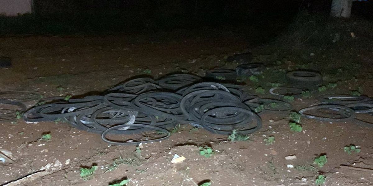 Moradores do Conjunto São Francisco denunciam descarte irregular de pneus na Rua Managua