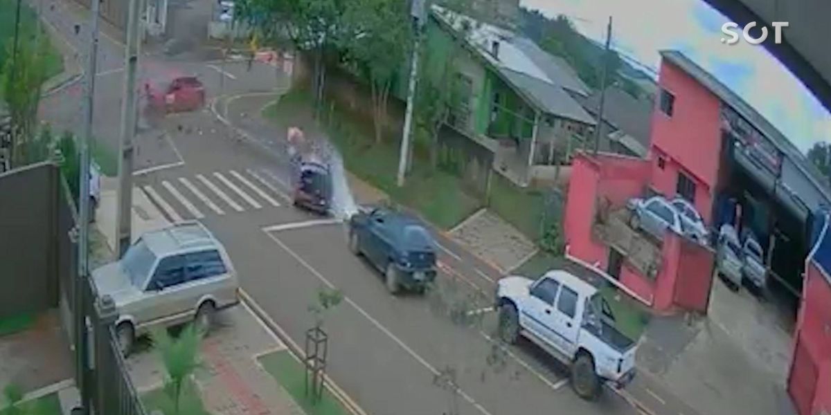 Ciclista fica em estado grave após ser atingido por carro envolvido forte batida em Pitanga