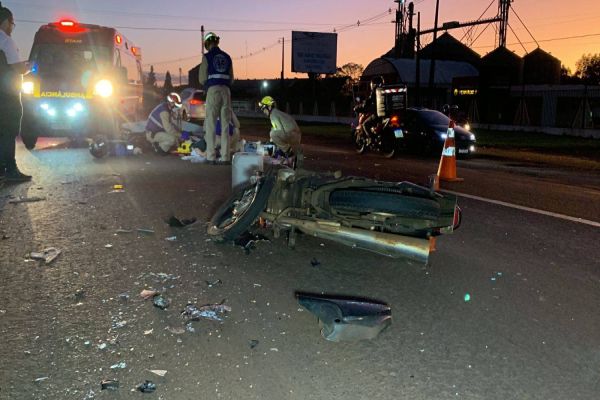 Imagem referente a notícia: Jovem de 20 anos sofre TCE moderado em forte colisão de trânsito na BR-369, em Cascavel