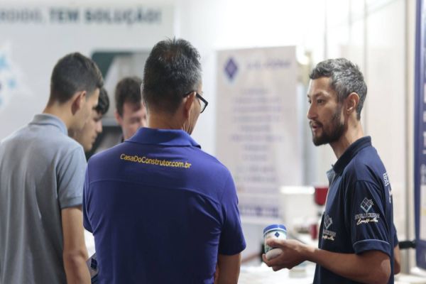 Estudantes e profissionais aproveitam ExpoConstruindo para obter conhecimento