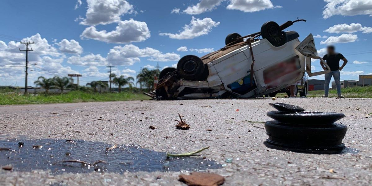 Homem de 31 anos fica em estado grave após capotamento na BR-467 em Cascavel