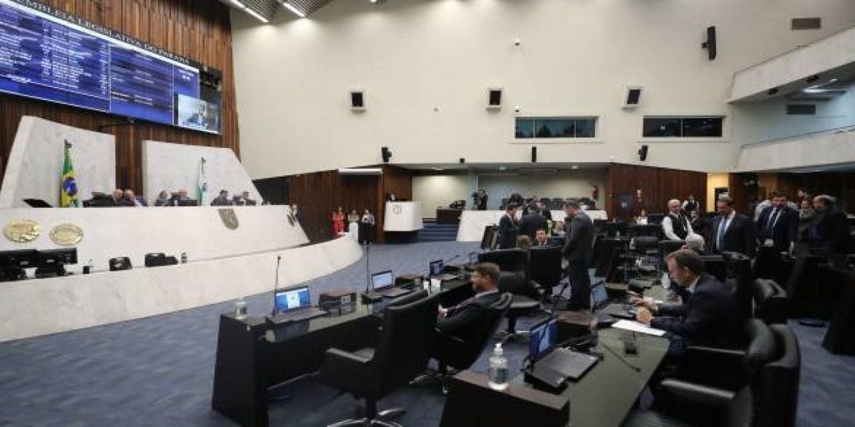 Projeto que facilita transporte gratuito para pessoas com HIV avança na Assembleia