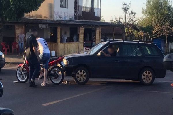 Colisão de trânsito é registrada na Rua Ipanema no Bairro Periolo