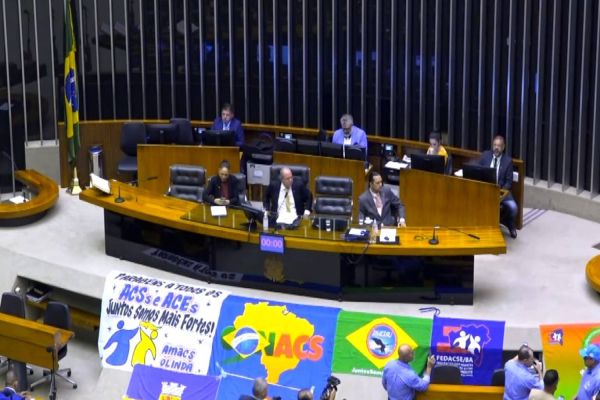 Deputados cobram cumprimento do piso salarial dos agentes de saúde e de combate às endemias