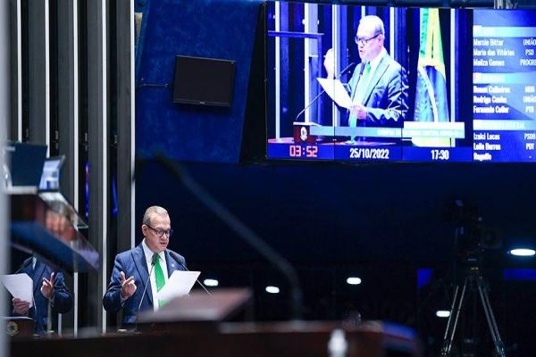 Aprovada MP que revoga doação obrigatória de vacinas contra covid-19 ao SUS