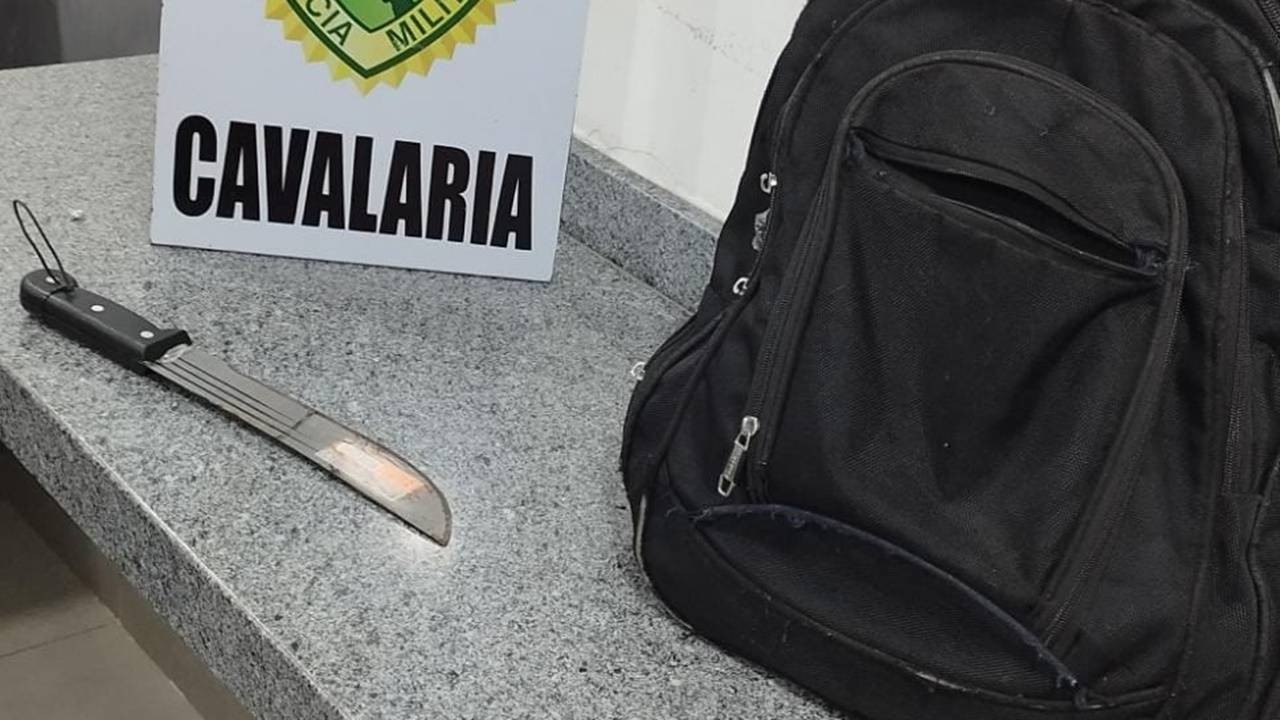 Casal é detido pela PM após esfaquear e roubar pedestre na Rua JK no centro de Cascavel